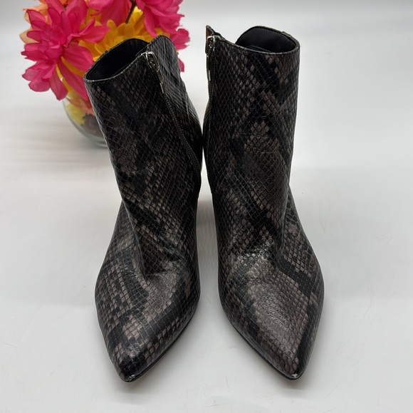 Marc Fisher Snakeskin Pointy Ankle Boots Size Size 5.5 MCA7041K - Picture 2 of 7